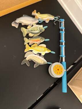 Melissa & Doug Let's Explore Fishing Play Set with Wooden Fishing Rod and 6 Fish